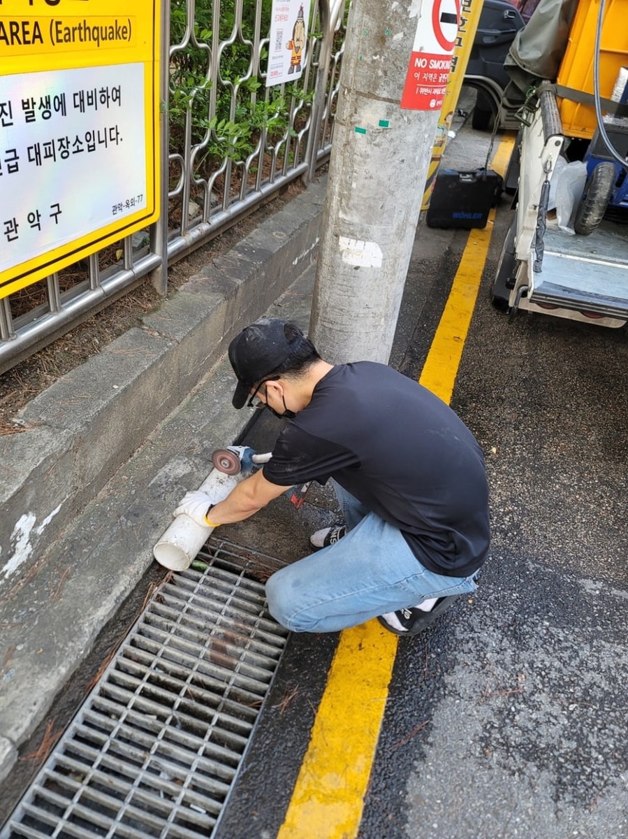 관악구 현장 — 남은 배관을 그라인더로 잘라 보수 마감